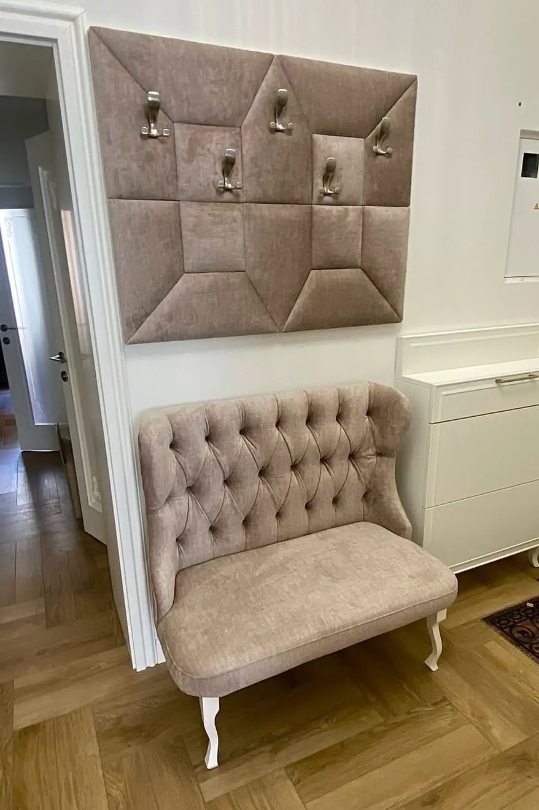 Hampstead Hallway Settee