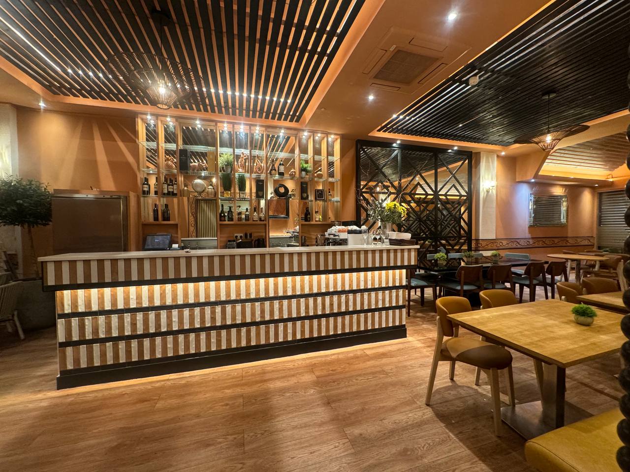 805 Restaurant — frame 1