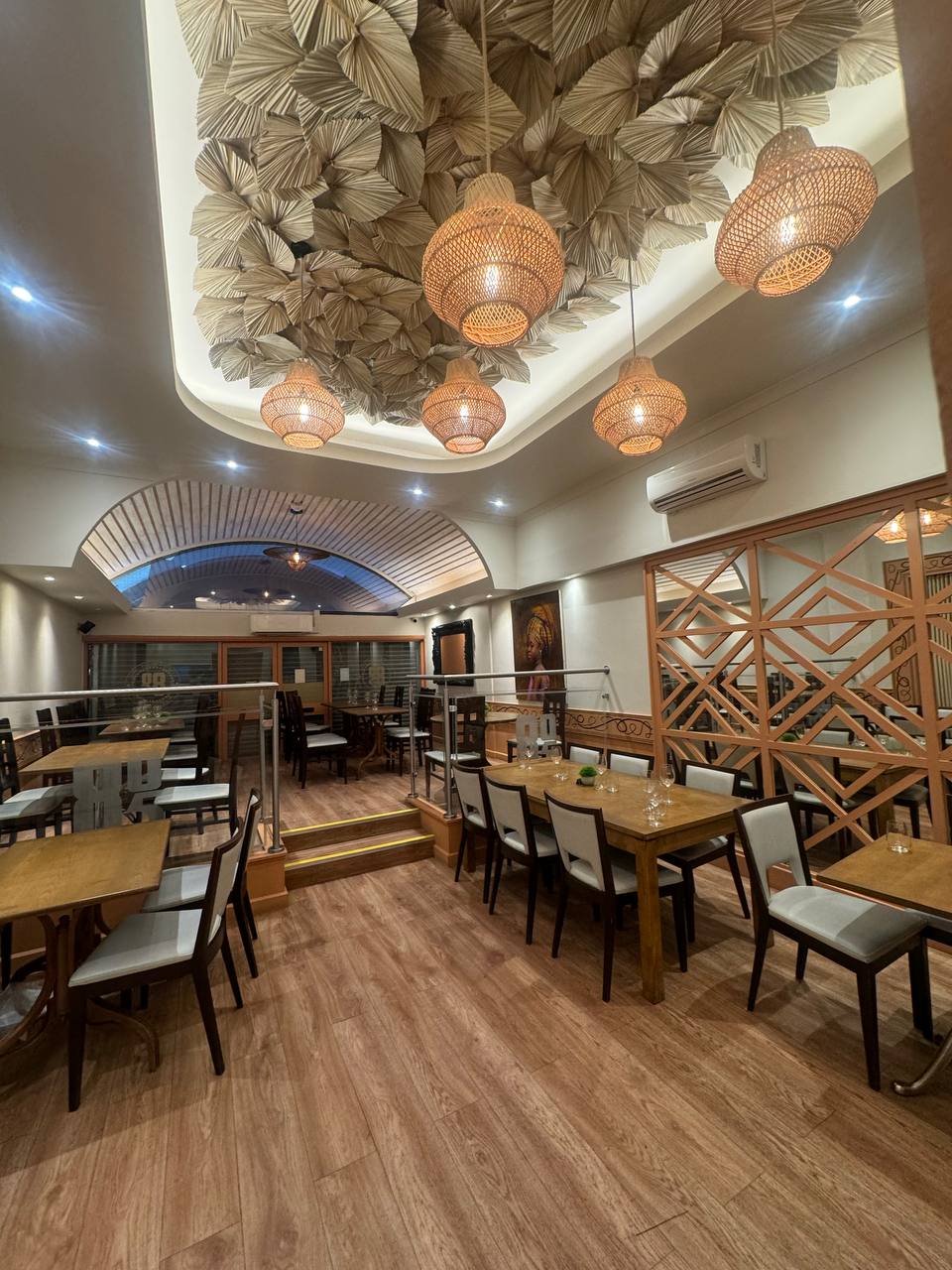 805 Restaurant — frame 2