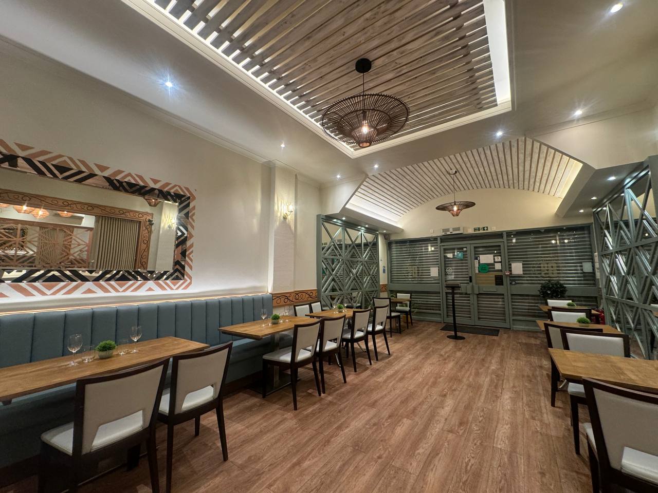 805 Restaurant — frame 4