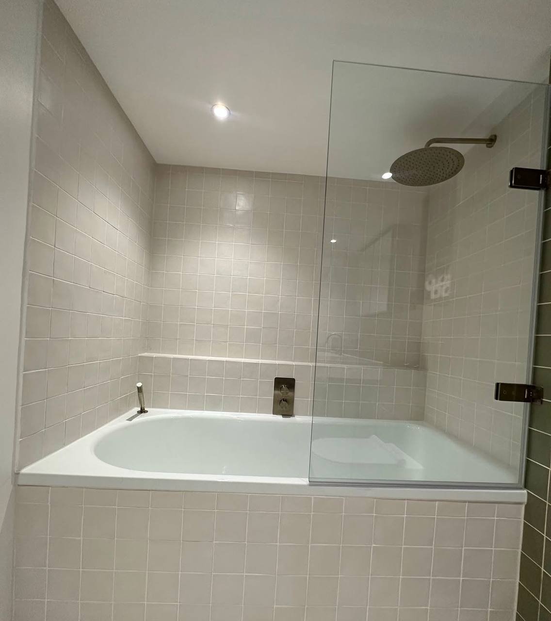 Bathrooms gallery image 7