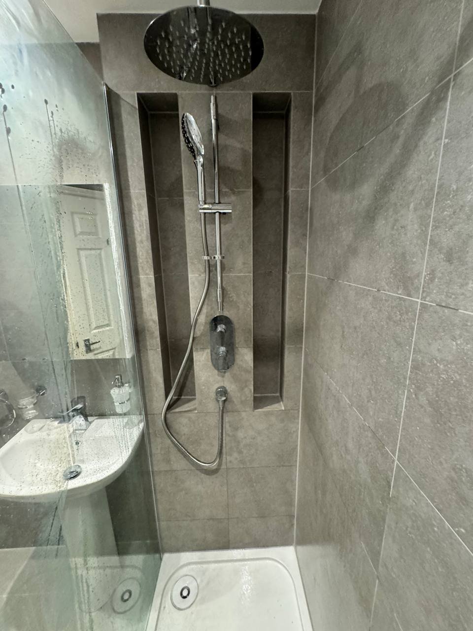 Bathrooms gallery image 10