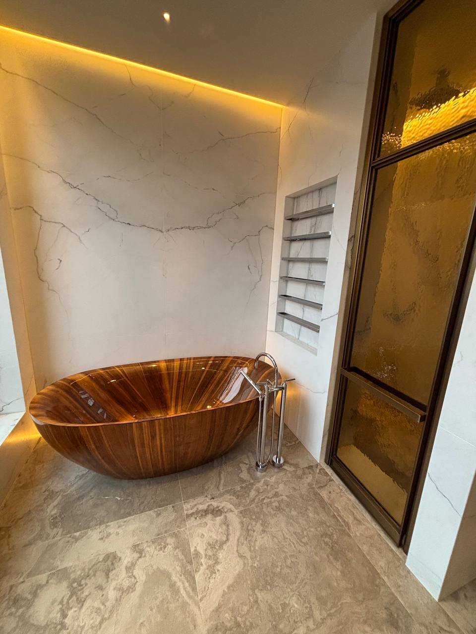 Bathrooms gallery image 15